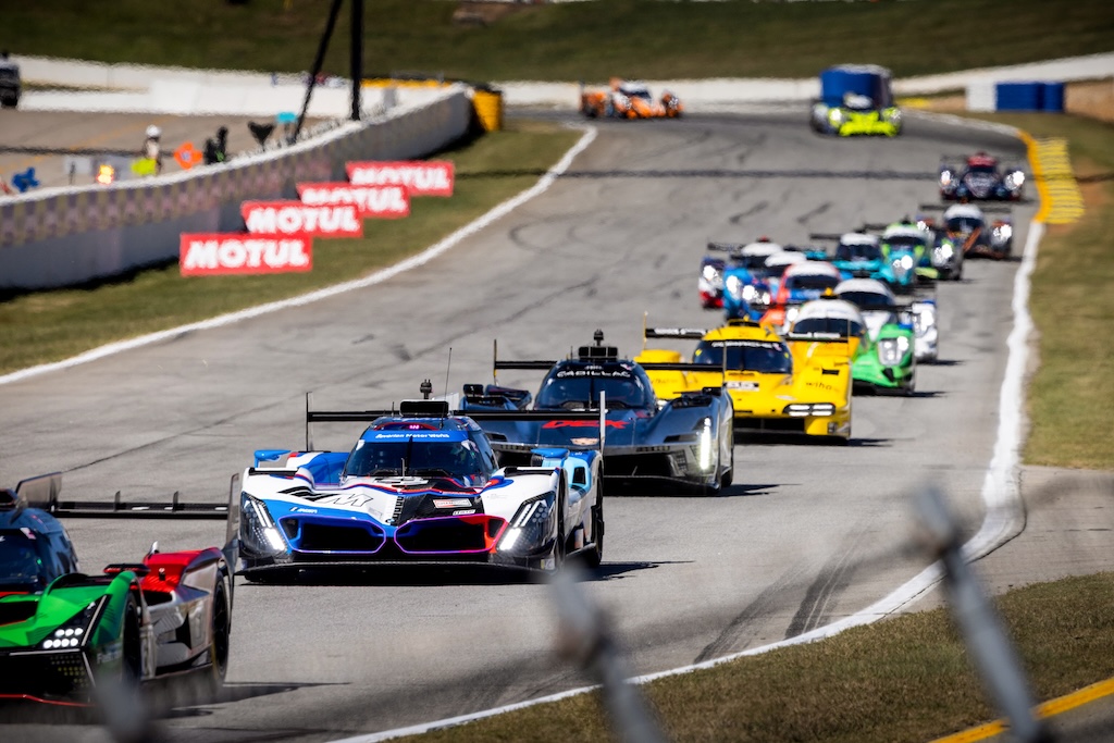 Kevin Magnussen ramt af sort uheld kort før mål.
(Foto: BMW M Motorsport)